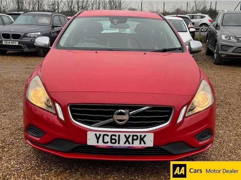 Used Volvo V60 R-Design 115 HP (84 kW) 2011 Red Estate