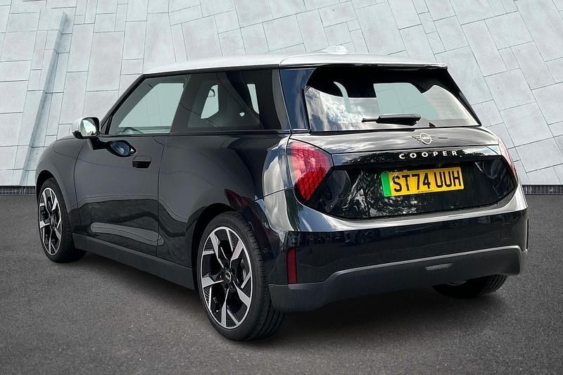 Used Mini Cooper Hatch 133 kW (181 HP) 2024 Black Hatchback