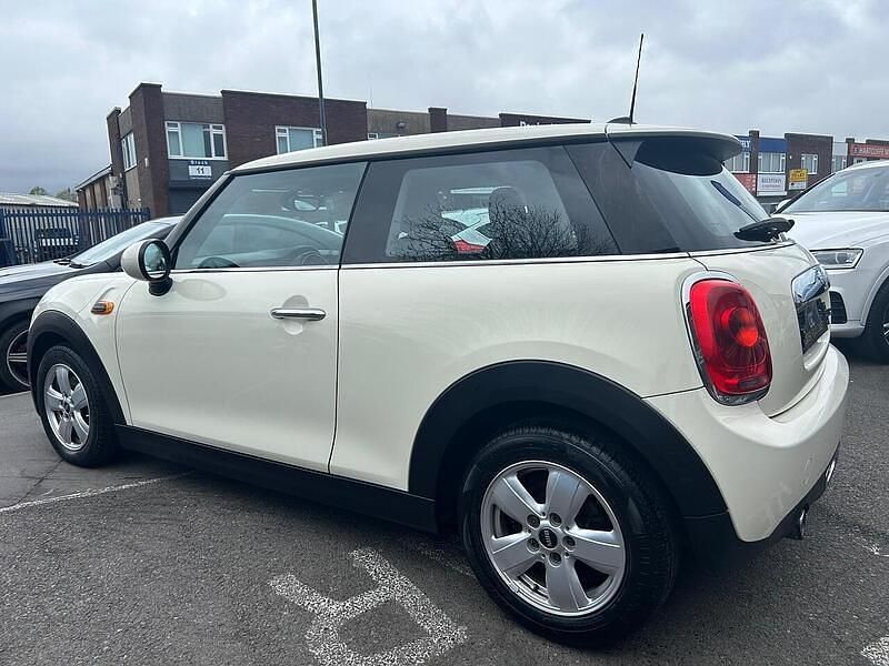 Used Mini ONE Hatch 102 HP (75 kW) 2014 White Hatchback