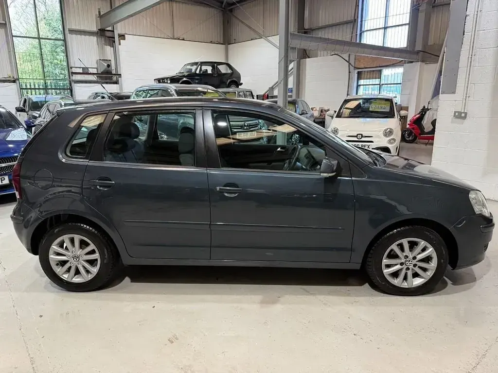 Begagnad VW Polo S 75 HK (55 kW) 2007 Grå Halvkombi