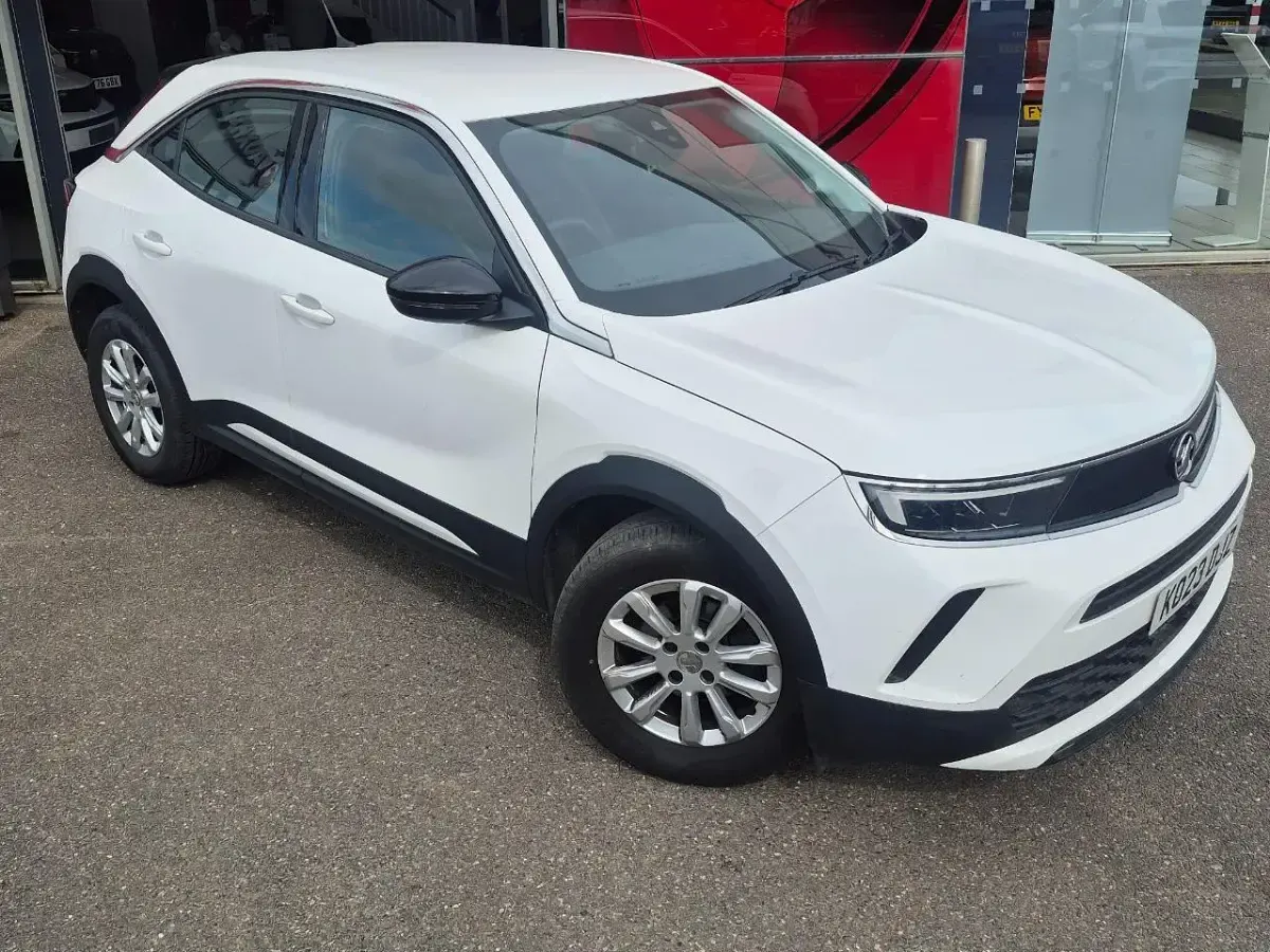 Used Vauxhall Mokka Design Edition 99 HP (72 kW) 2023 White SUV