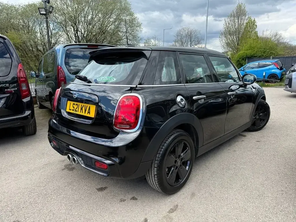 Gebraucht Mini Cooper S Classic 192 PS (141 kW) 2021 Schwarz Kleinwagen