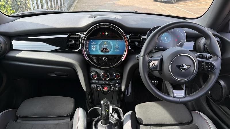 Używany Mini Cooper Sport 136 KM (100 kW) 2023 Zielony Hatchback