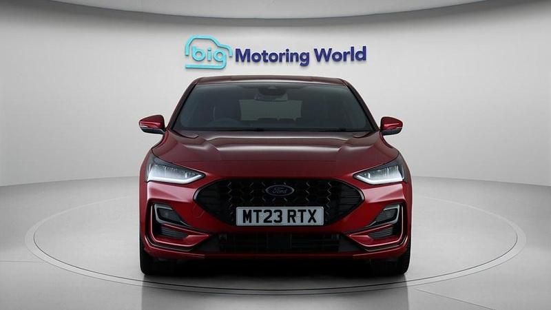 Used Ford Focus ST-Line 125 HP (91 kW) 2023 Red Hatchback