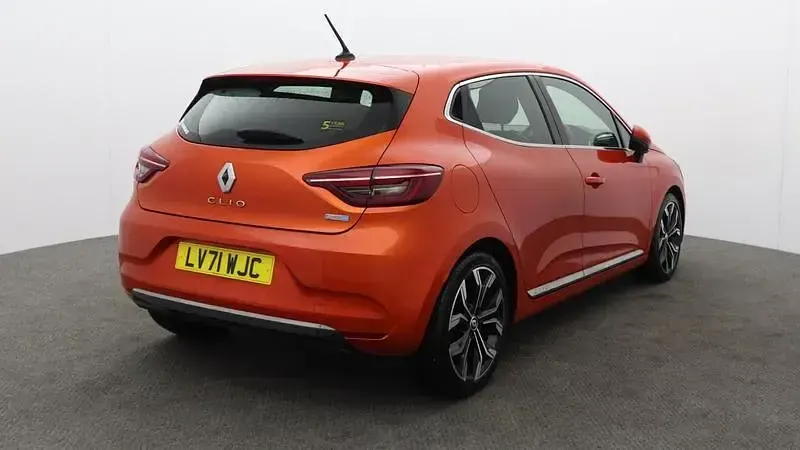 Used Renault Clio Version S 2022 Orange Hatchback