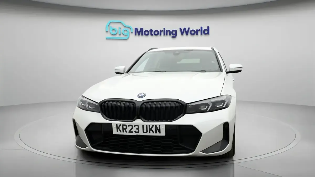 Used BMW 330e M Sport 292 HP (214 kW) 2023 White Estate