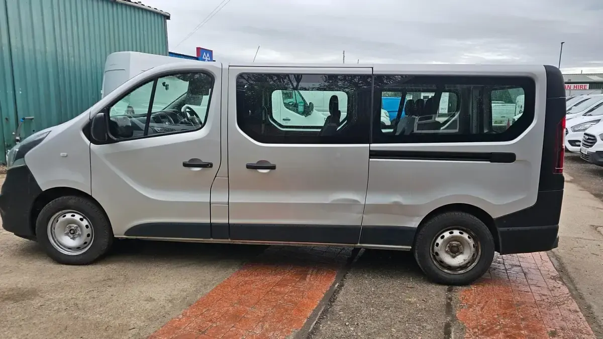 Used Vauxhall Vivaro 120 HP (88 kW) 2019 Silver MPV