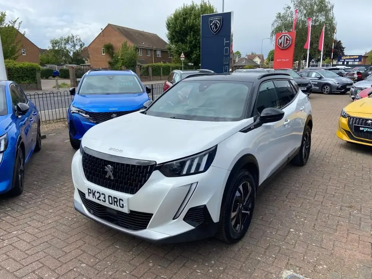 Second-hand Peugeot 2008 GT 129 CP (94 kW) 2023 Alb SUV