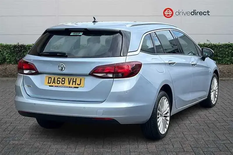 Used Vauxhall Astra Elite 150 HP (110 kW) 2019 Silver Estate