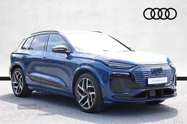 Blue Used 2024 Audi e-tron Comfort SUV | £70,990 - Image 1/4
