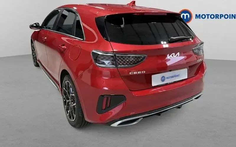 Second-hand Kia Ceed GT-Line 140 CP (102 kW) 2024 Roșu Hatchback