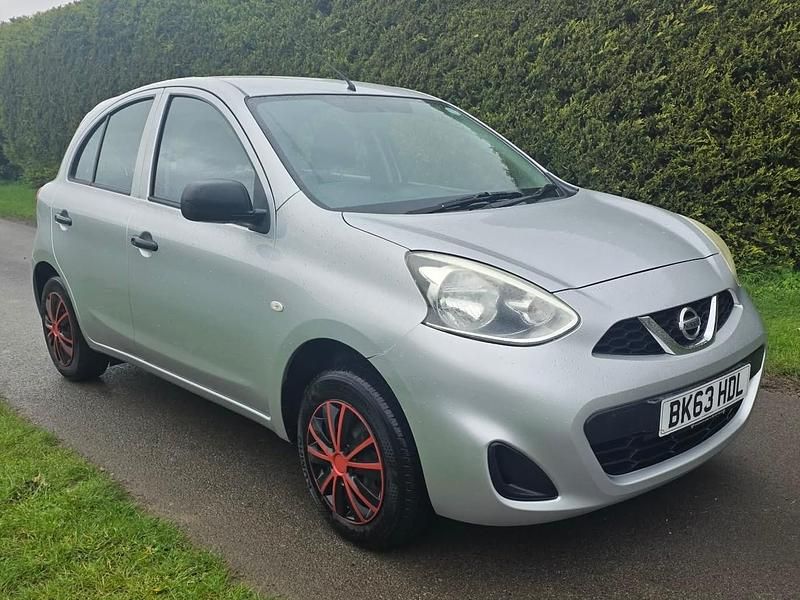 Begagnad Nissan Micra Visia 2013 Silver Halvkombi