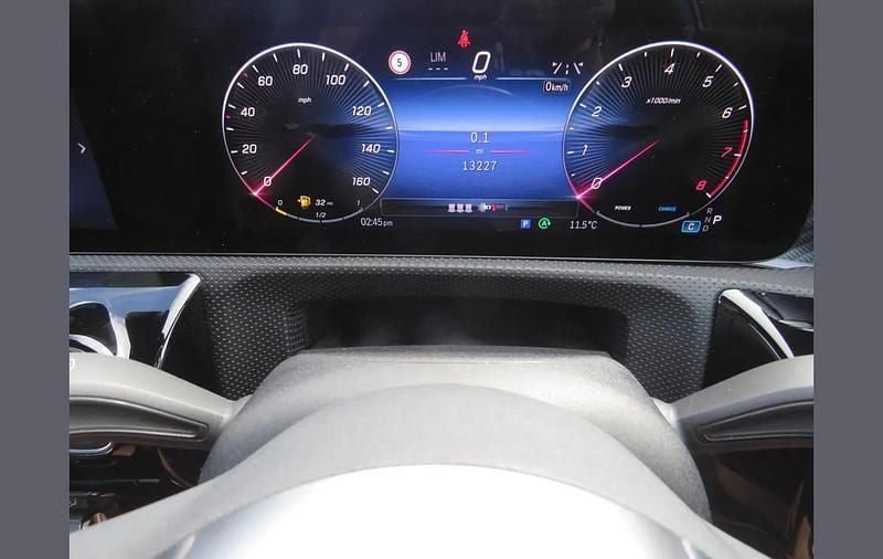 Usado Mercedes A200 Executive 161 CV (118 kW) 2024 Gris Utilitario