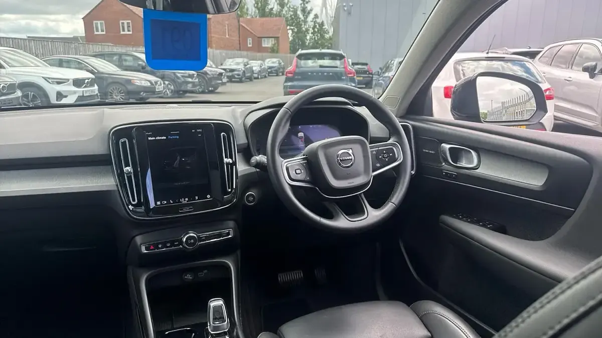 Used Volvo XC40 Ultra 163 HP (119 kW) 2025 Black SUV