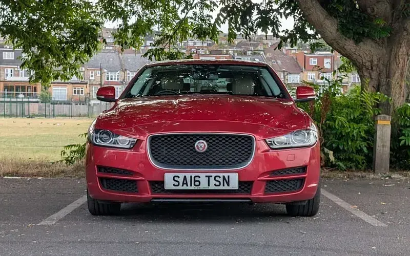 Used Jaguar XE Prestige 200 HP (147 kW) 2016 Red Sedan