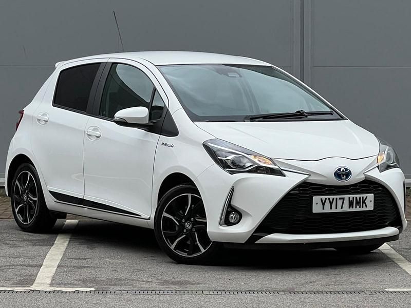 White Used 2017 Toyota Yaris Hybrid Design Hatchback | £9,295 (Fair price) - Image 1/4