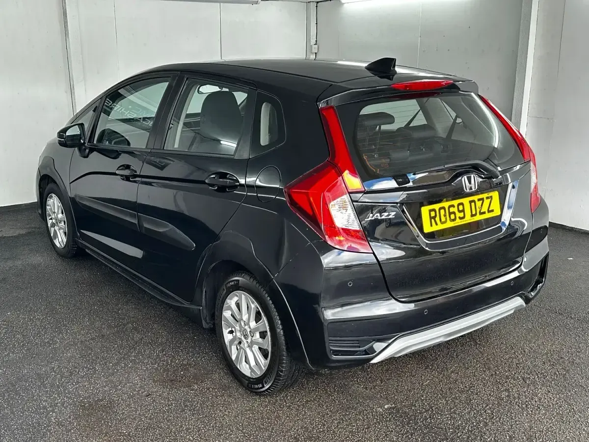 Used Honda Jazz SE 102 HP (75 kW) 2019 Black Hatchback