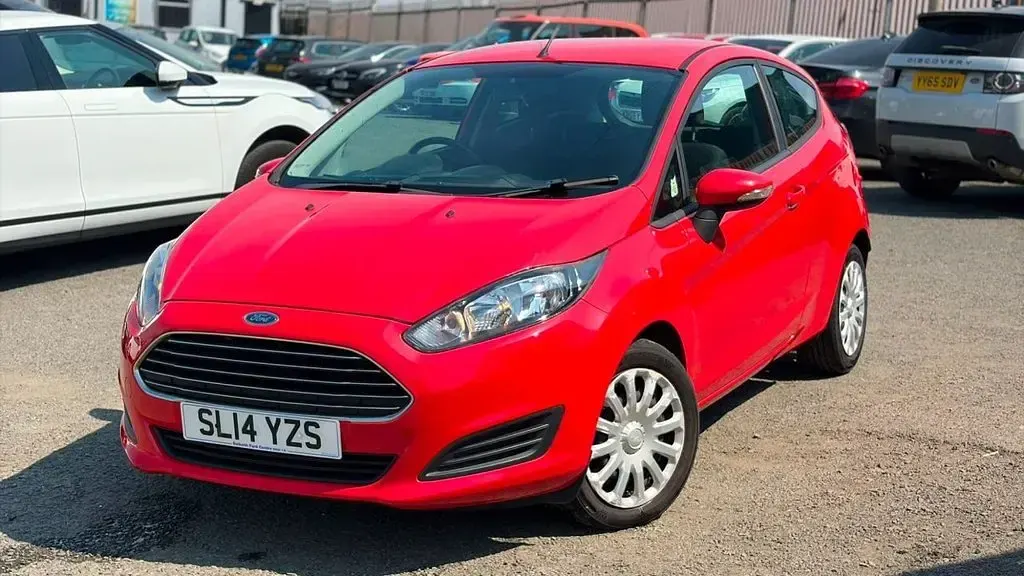 Used Ford Fiesta Style 82 HP (60 kW) 2014 Red Hatchback