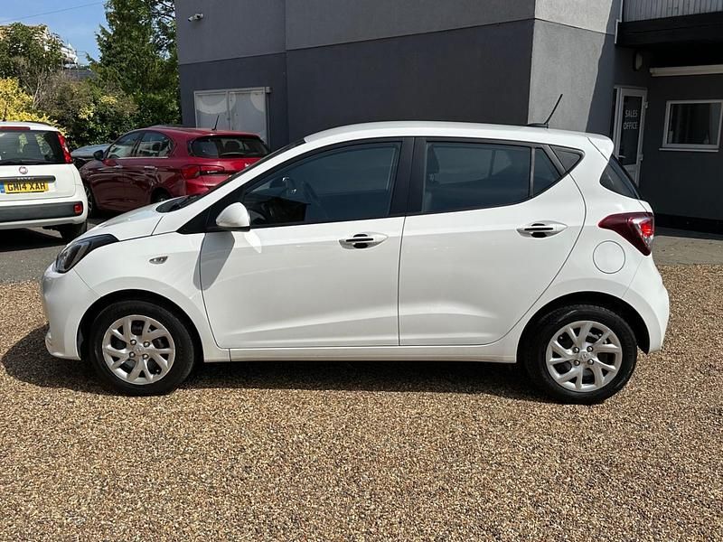 Used Hyundai i10 SE 2018 White Hatchback