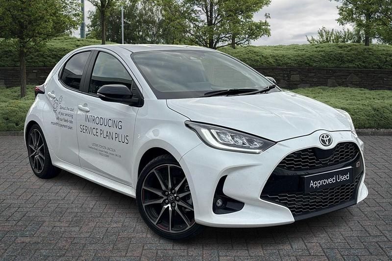 White Used 2025 Toyota Yaris Hybrid Sport Hatchback | £22,361 (Fair price) - Image 1/4