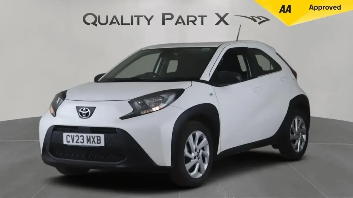 Used Toyota Aygo X PURE 72 HP (52 kW) 2023 White SUV