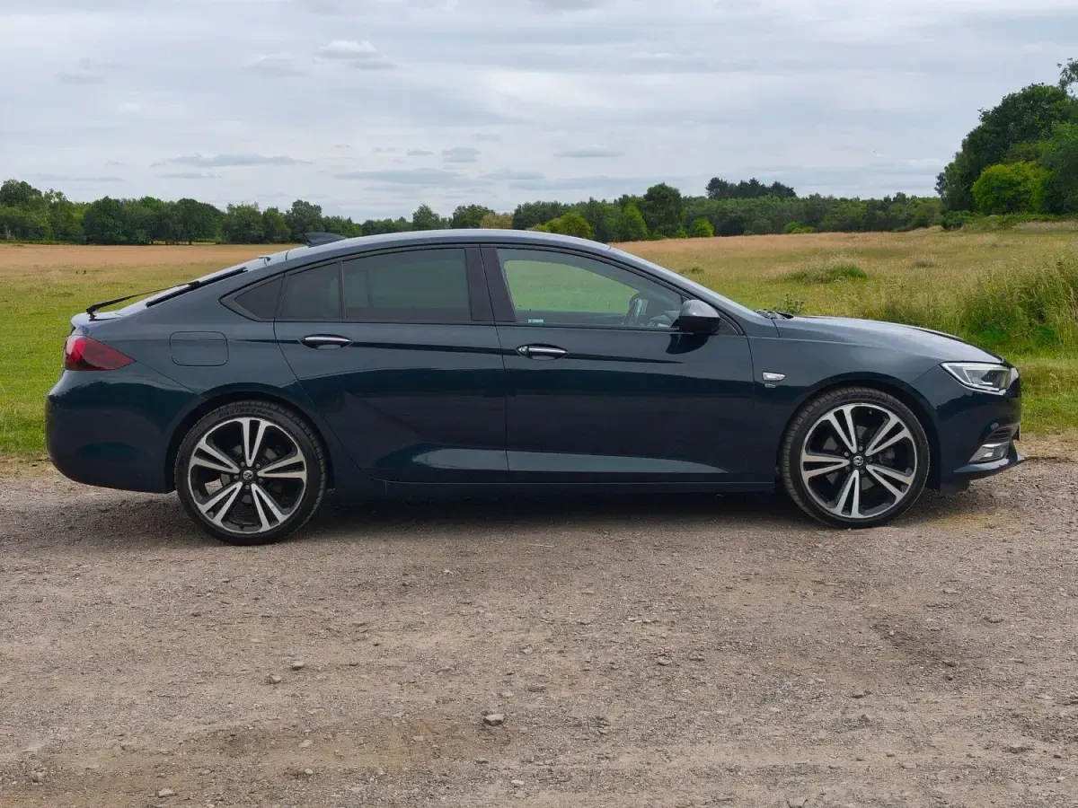 Used Vauxhall Insignia Elite 2017 Green Hatchback