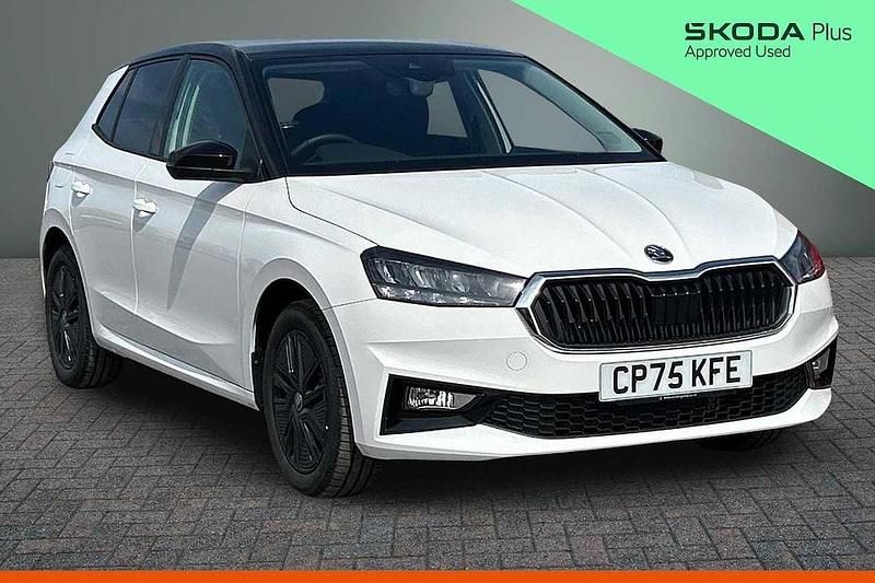 New Skoda Fabia Design Edition 70 HP (51 kW) 2025 Candy white black magic pearl effect Hatchback