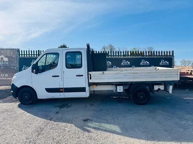 White Used 2019 Nissan NV400 SE Van | £7,200 (Fair price) - Image 1/4