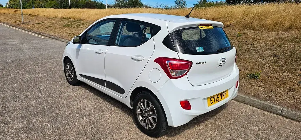 Used Hyundai i10 Premium 2015 Artic white Hatchback