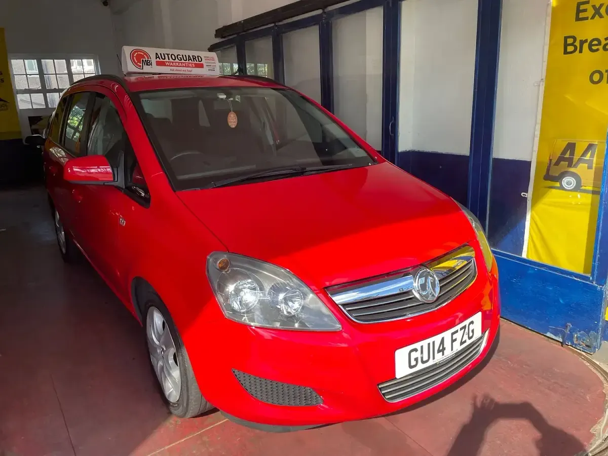 Used Vauxhall Zafira 120 HP (88 kW) 2014 Red MPV