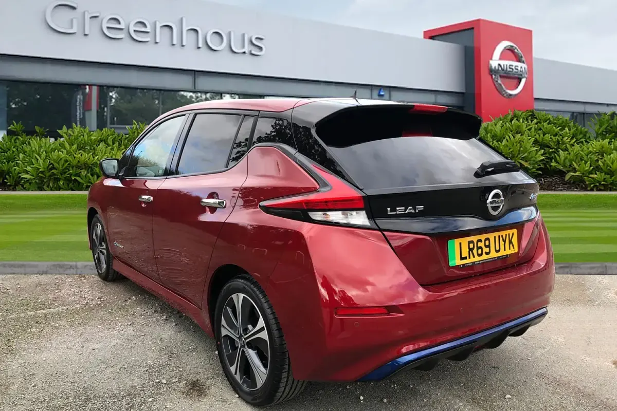 Used Nissan Leaf Tekna 110 kW (150 HP) 2019 Red Hatchback
