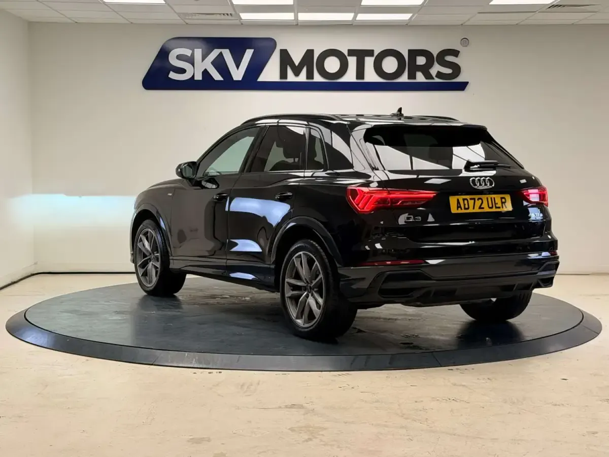 Second-hand Audi Q3 Black Edition 242 CP (177 kW) 2023 Negru SUV
