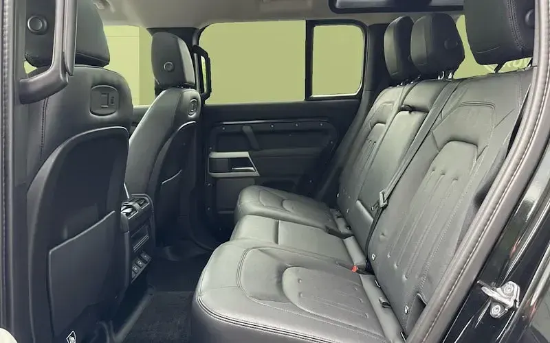 Used Land Rover Defender 249 HP (183 kW) 2022 Black SUV