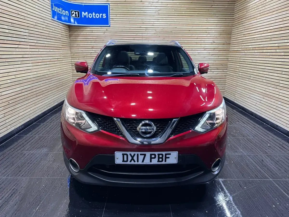 Used Nissan Qashqai N-Vision 110 HP (80 kW) 2017 Red SUV
