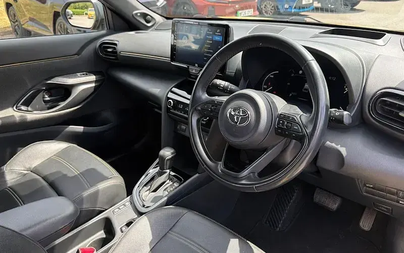 Used Toyota Yaris Cross Edition 116 HP (85 kW) 2022 Yellow SUV
