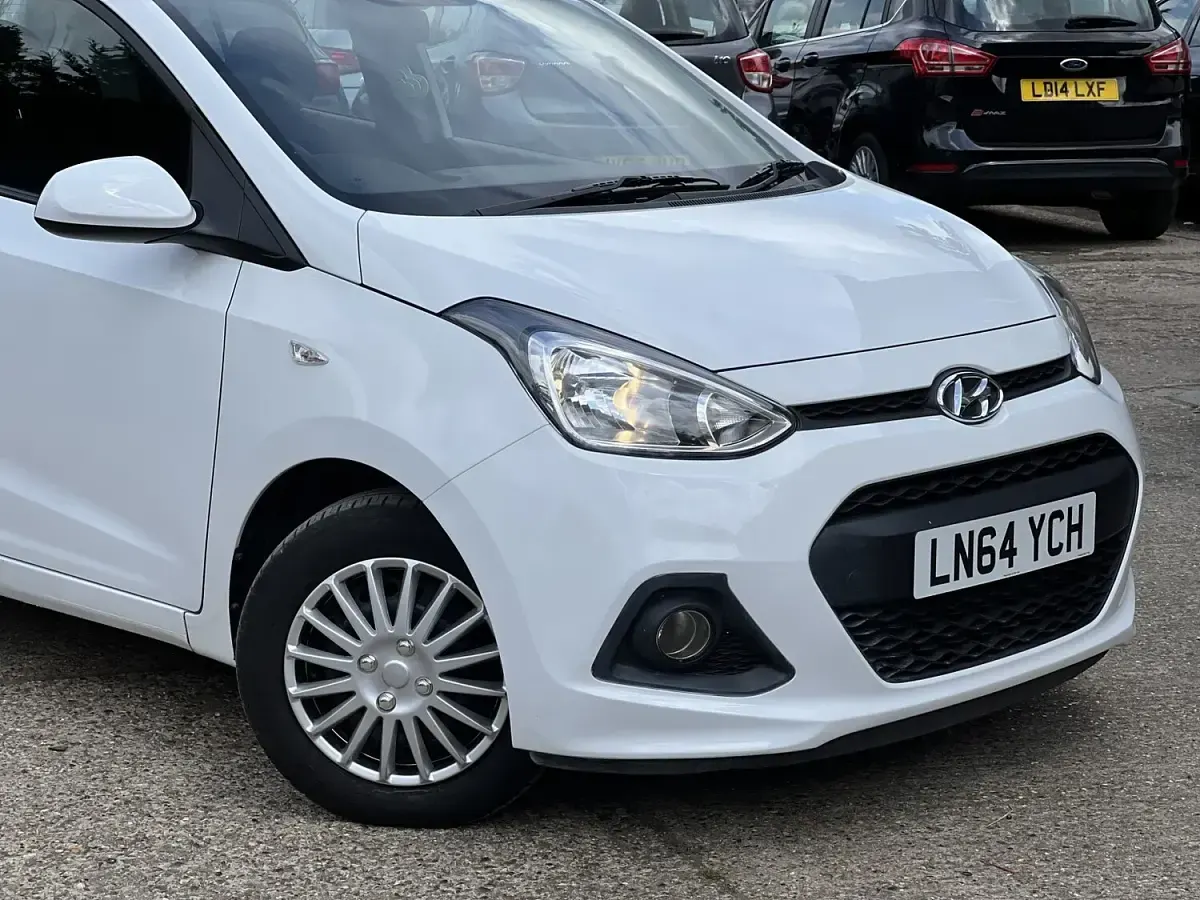 Used Hyundai i10 SE 87 HP (63 kW) 2014 White Hatchback