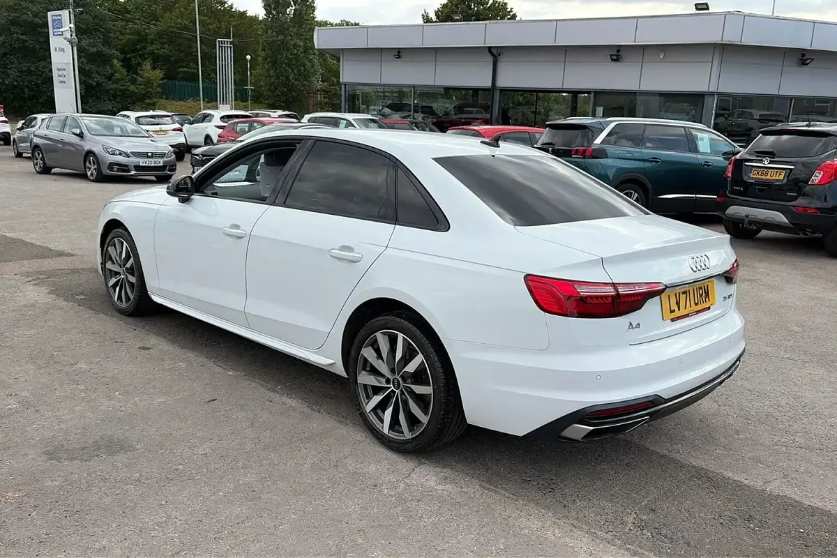 Used Audi A4 Sport 163 HP (119 kW) 2021 White Sedan
