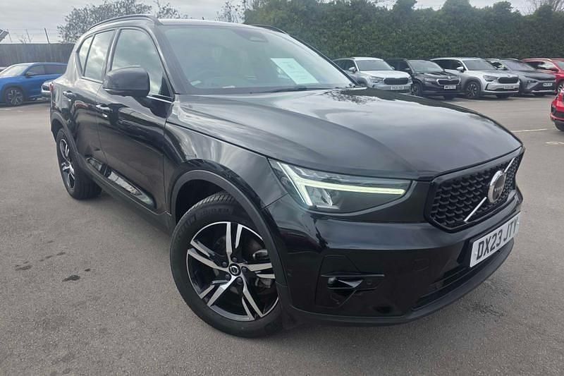 Begagnad Volvo XC40 Plus 2023 Svart SUV
