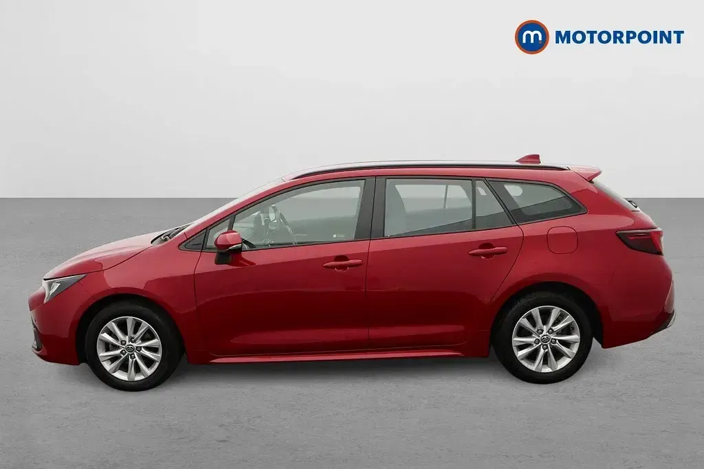 Usado Toyota Corolla 2024 Rojo Familiar