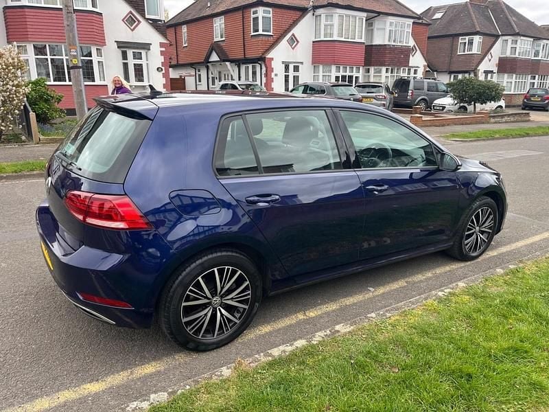 Used VW Golf VII SE 125 HP (91 kW) 2018 Blue Hatchback