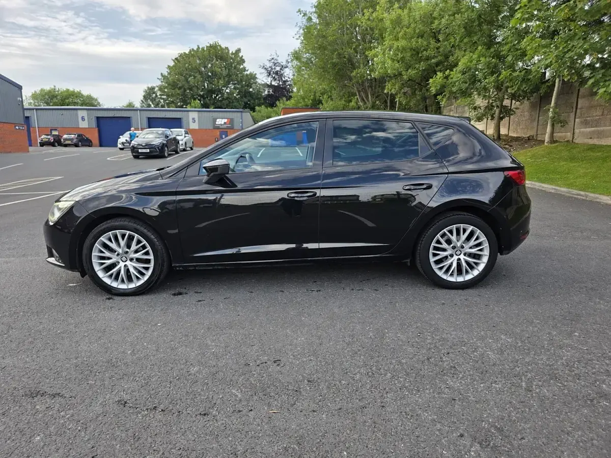 Used Seat Leon SE Dynamic 150 HP (110 kW) 2017 Black Hatchback