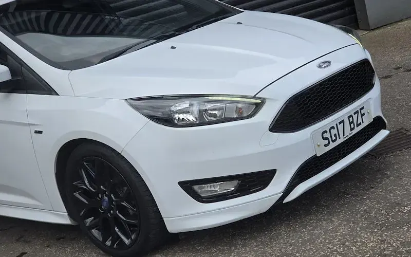 Used Ford Focus ST-Line 125 HP (91 kW) 2016 White Hatchback