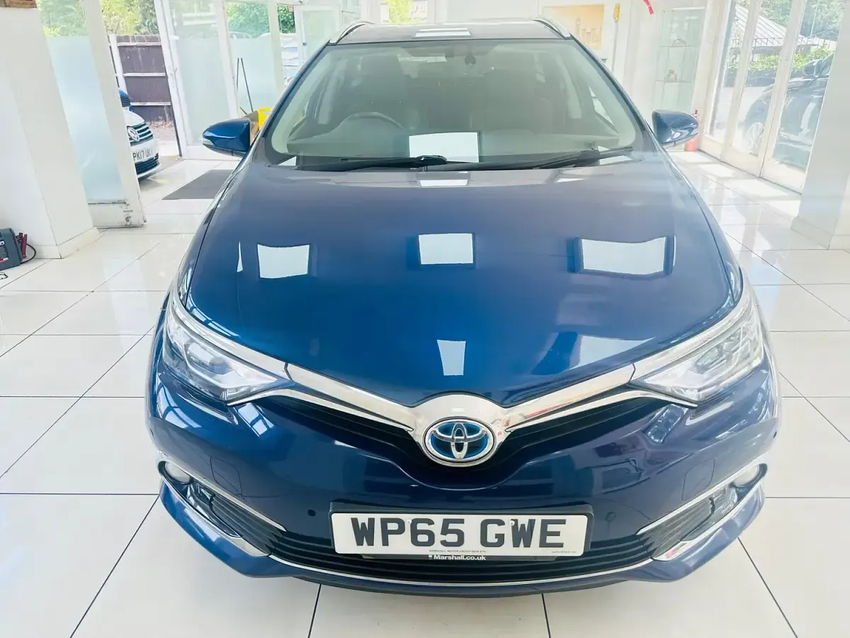 Used Toyota Auris Hybrid 2015 Blue Estate