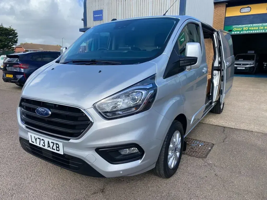 Used Ford Transit Custom Limited 130 HP (95 kW) 2023 Silver Van