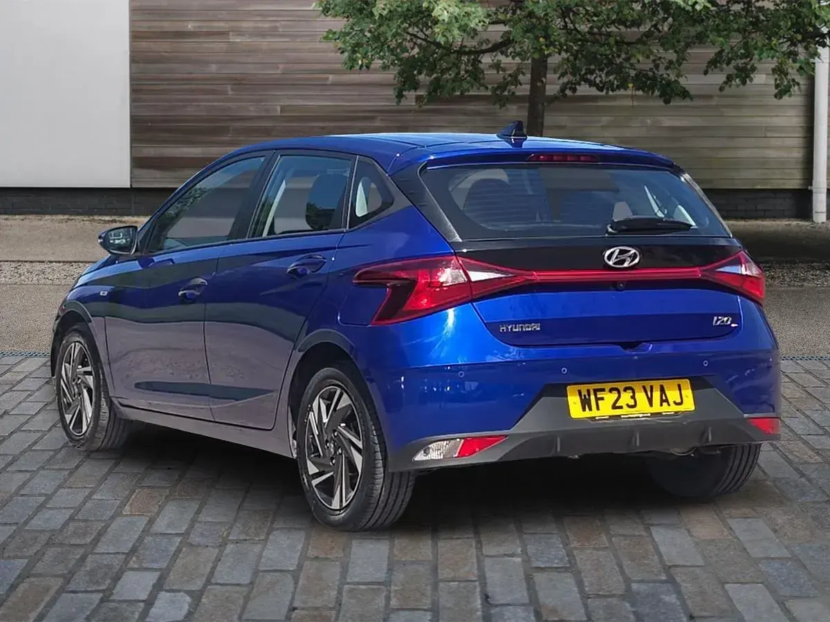 Używany Hyundai i20 SE 100 KM (73 kW) 2023 Niebieski Hatchback