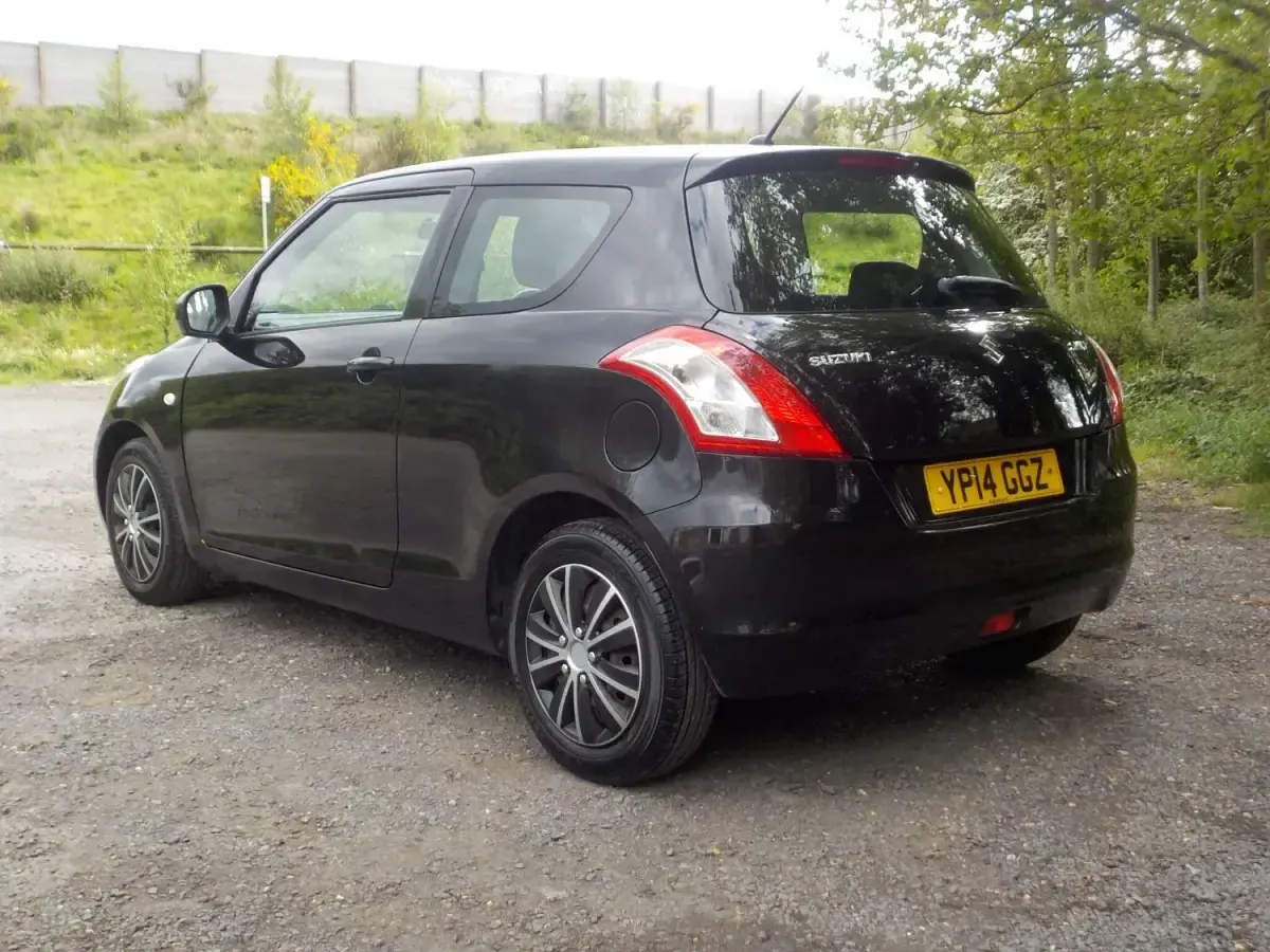 Używany Suzuki Swift 94 KM (69 kW) 2014 Czarny Hatchback