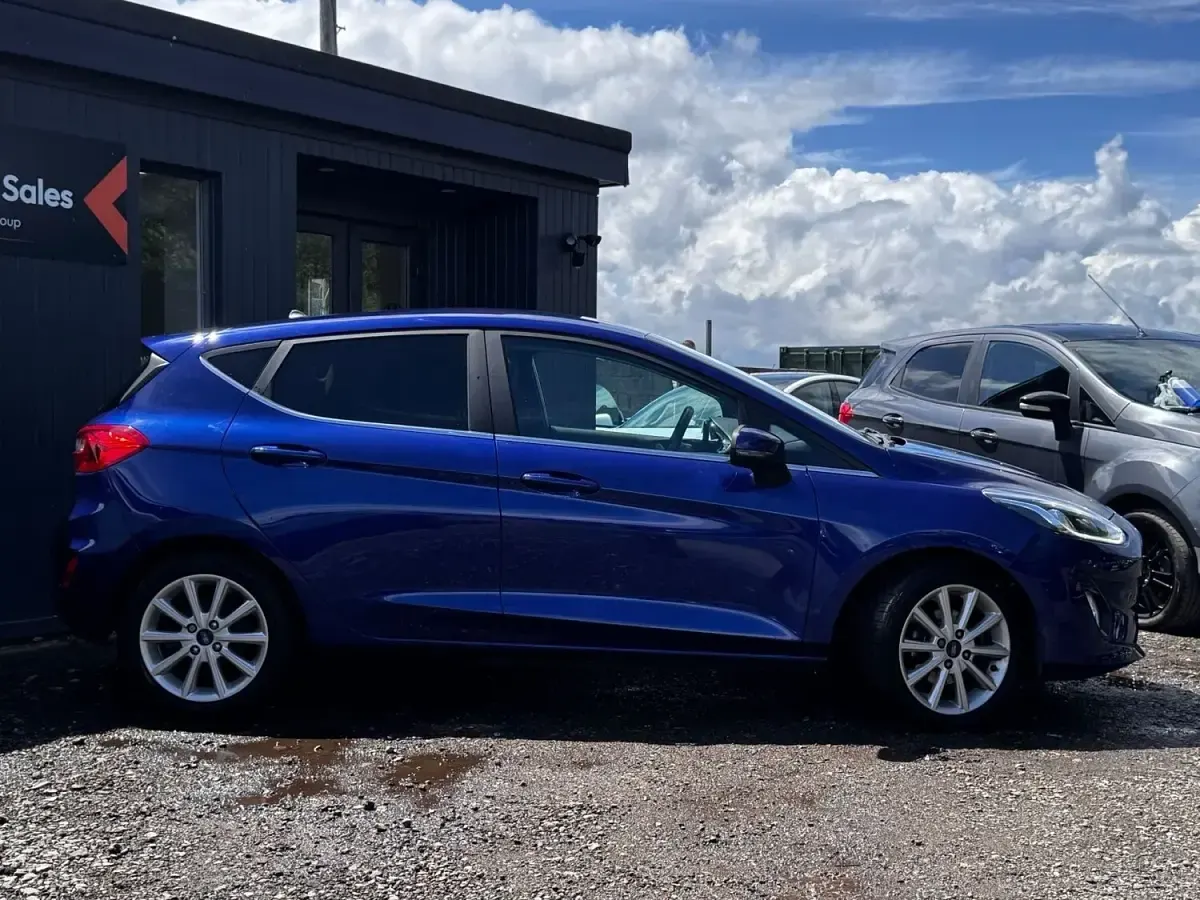 Used Ford Fiesta Titanium 100 HP (73 kW) 2017 Blue Hatchback
