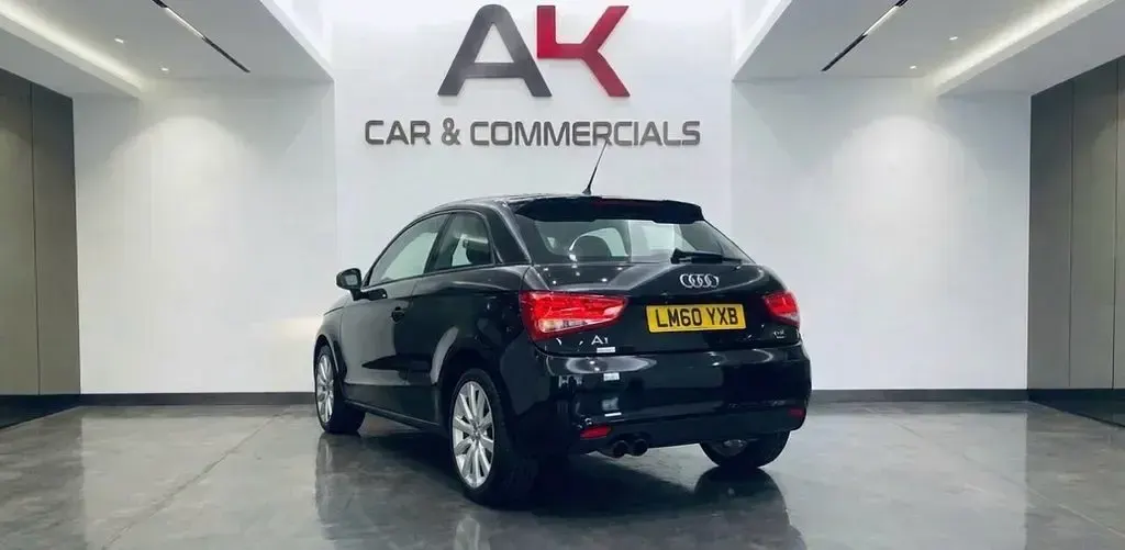Usado Audi A1 Sport 105 HP (77 kW) 2010 Preto Citadino