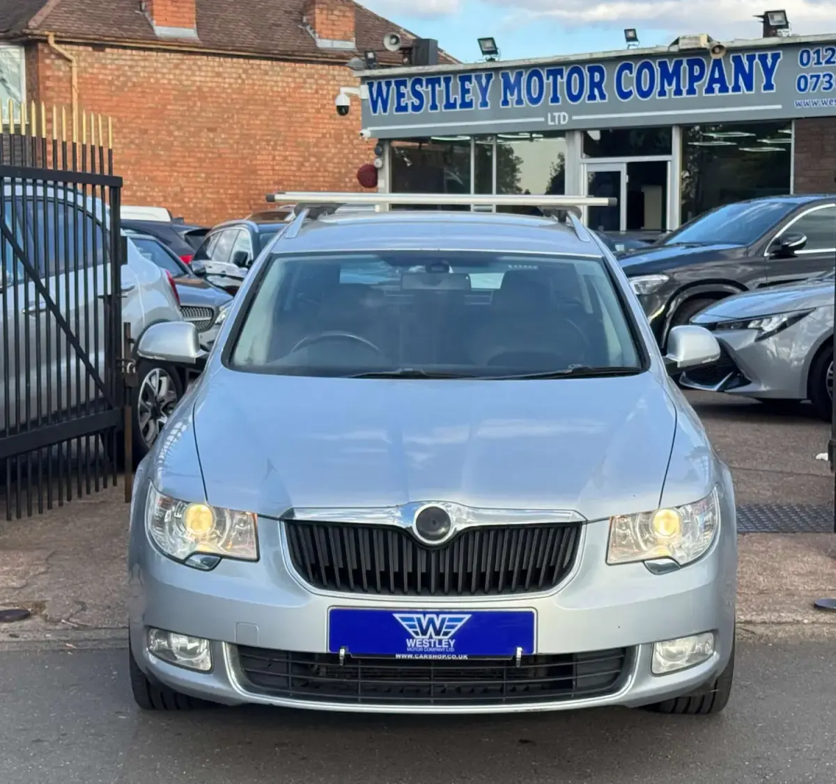 Used Skoda Superb SE 170 HP (125 kW) 2011 Silver Estate