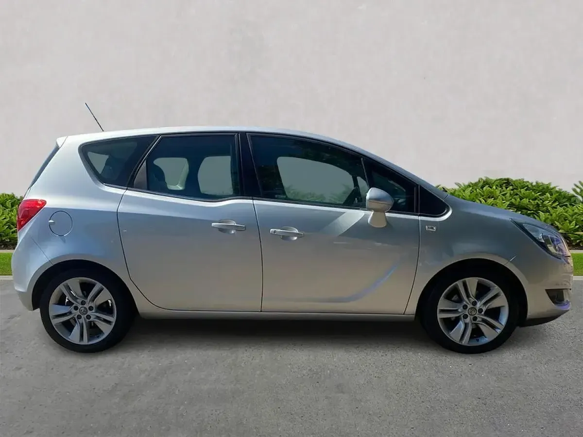 Used Vauxhall Meriva 100 HP (73 kW) 2017 Silver MPV